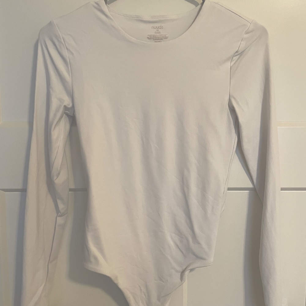 Nuuds Lot- black + white long sleeve crewneck Nuuds Bodysuits